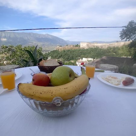 Arpet Guesthouse Gjirokastër Buitenkant foto