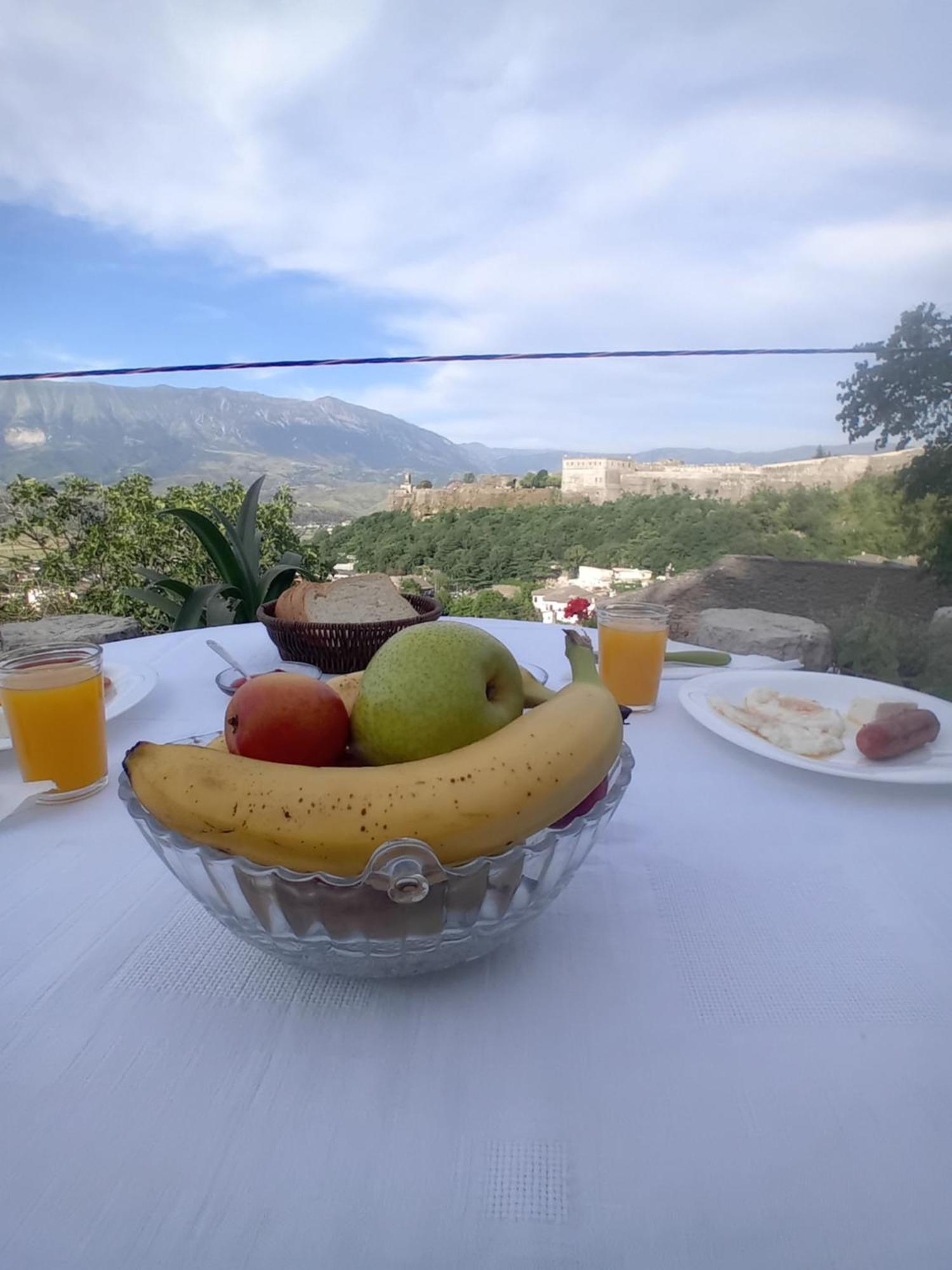 Arpet Guesthouse Gjirokastër Buitenkant foto