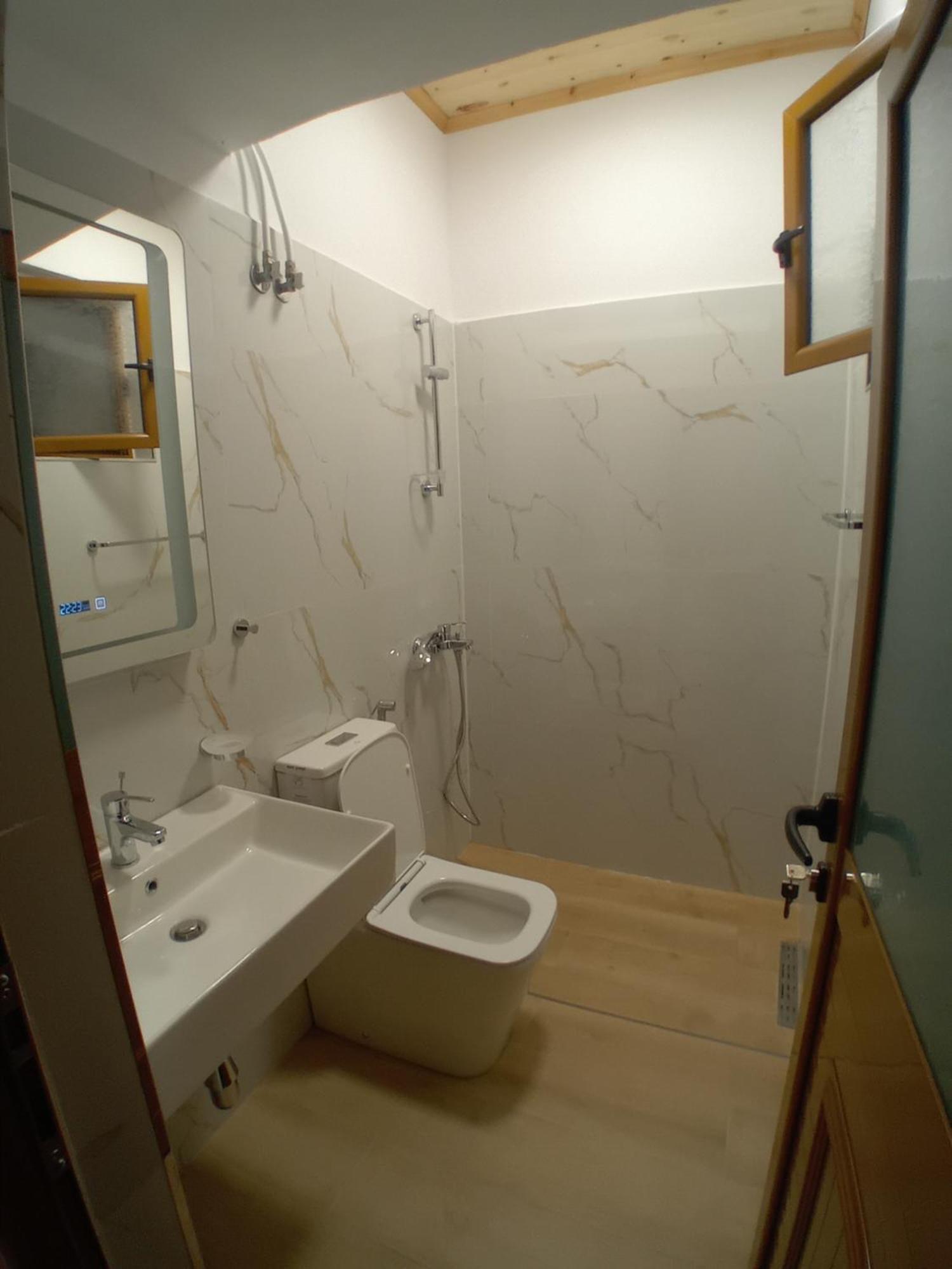 Arpet Guesthouse Gjirokastër Buitenkant foto